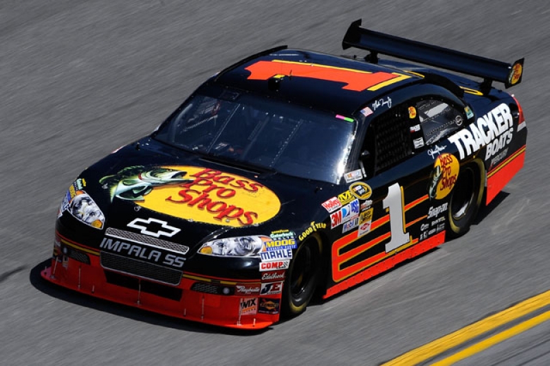 2009_nscs_martin_truex_jr_car_m.jpg